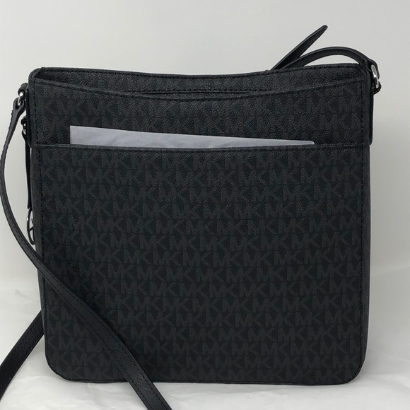 NWT Michael Kors LG messenger crossbody - Picture 3 of 6